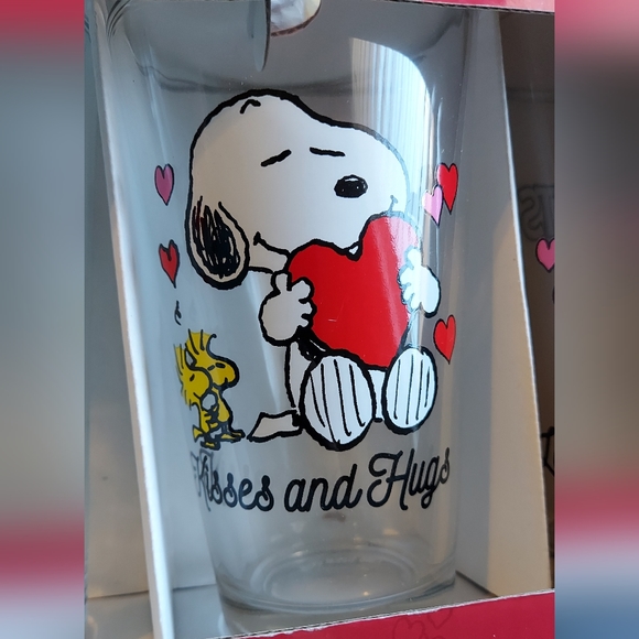 Peanuts Valentine’s Day Pint Glasses Set of 4 - Picture 4 of 5